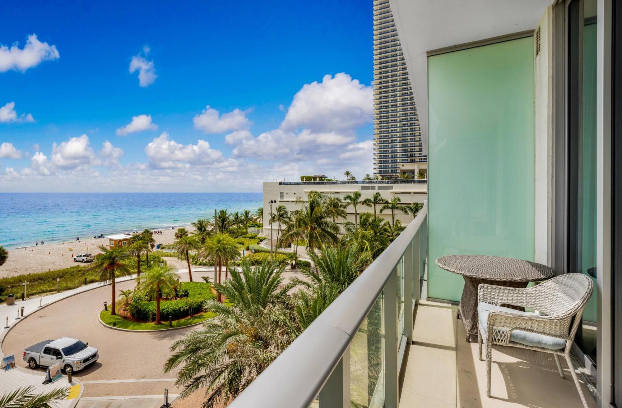 Wake Up To The Sound Of Waves In A Stylish Condo In A Luxury Resort ハリウッド エクステリア 写真