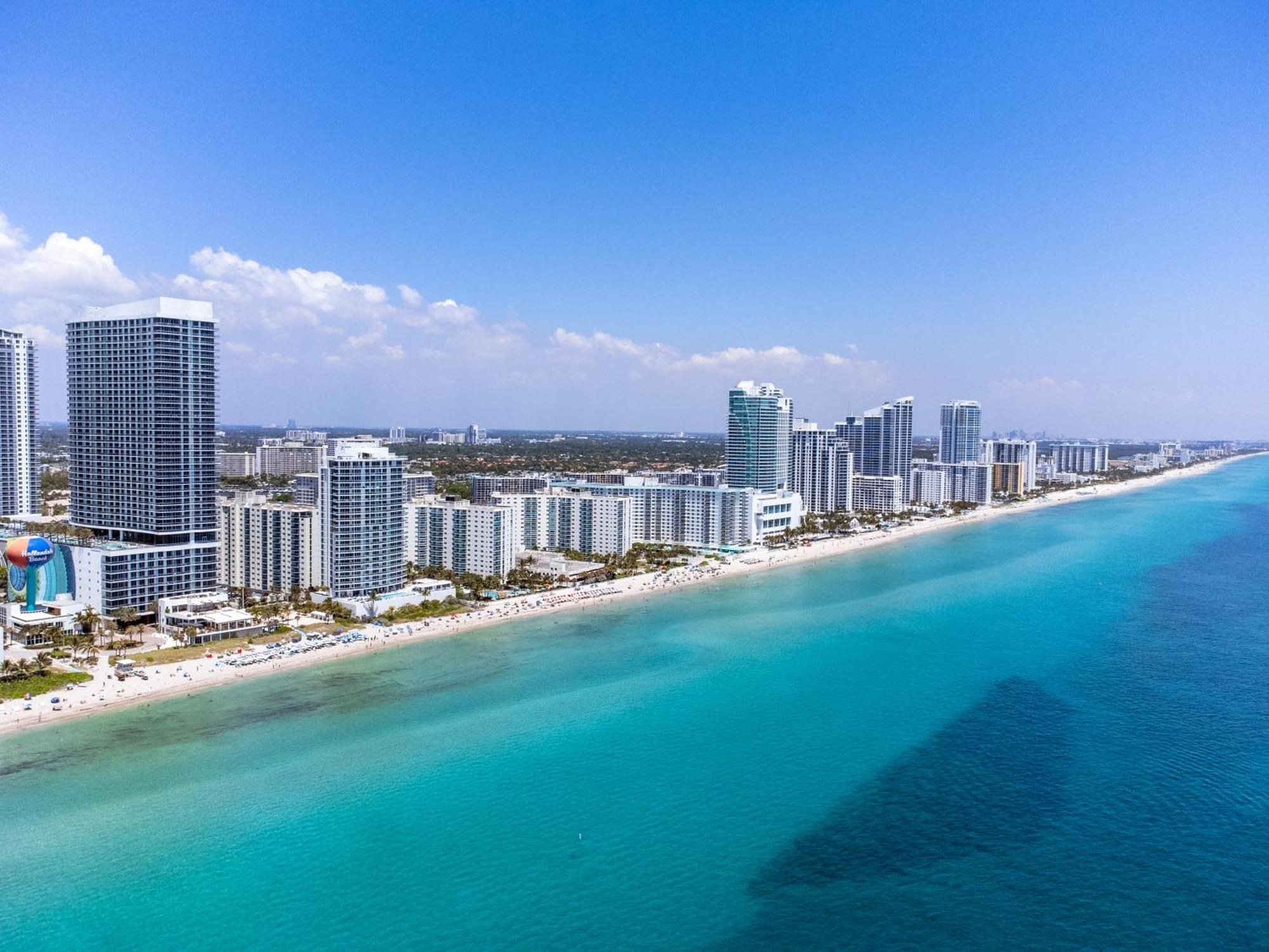 Wake Up To The Sound Of Waves In A Stylish Condo In A Luxury Resort ハリウッド エクステリア 写真
