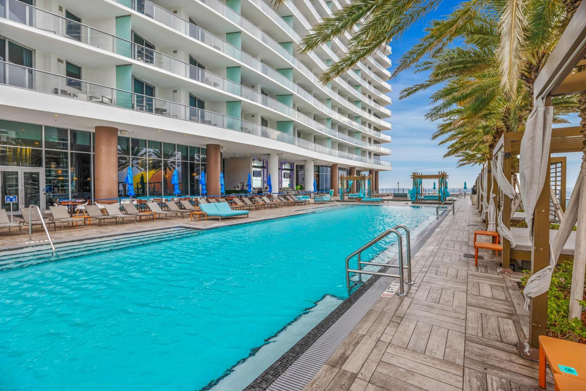 Wake Up To The Sound Of Waves In A Stylish Condo In A Luxury Resort ハリウッド エクステリア 写真