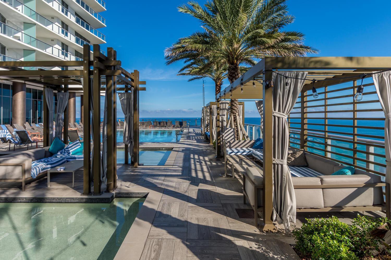 Wake Up To The Sound Of Waves In A Stylish Condo In A Luxury Resort ハリウッド エクステリア 写真