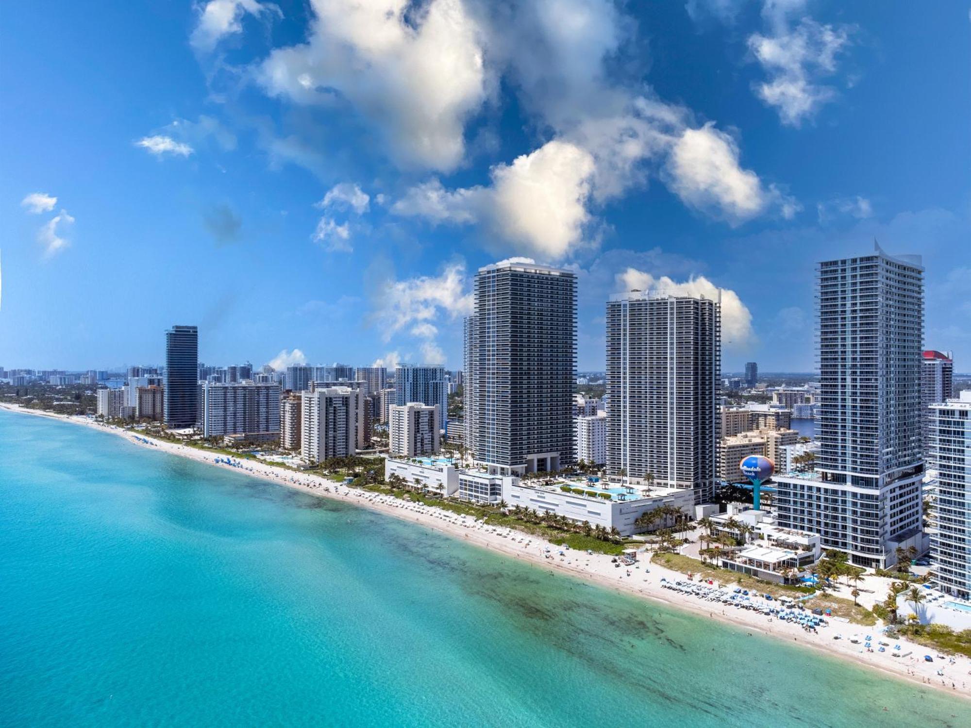 Wake Up To The Sound Of Waves In A Stylish Condo In A Luxury Resort ハリウッド エクステリア 写真