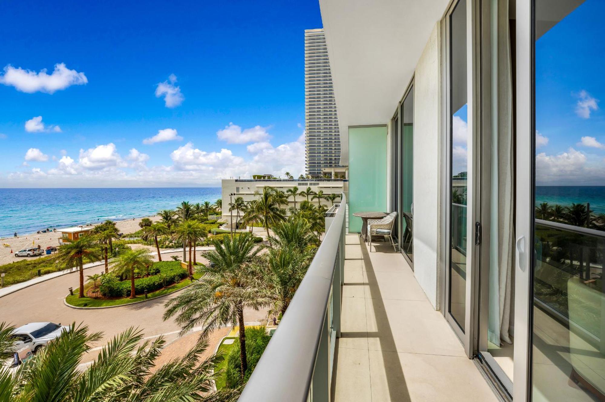 Wake Up To The Sound Of Waves In A Stylish Condo In A Luxury Resort ハリウッド エクステリア 写真