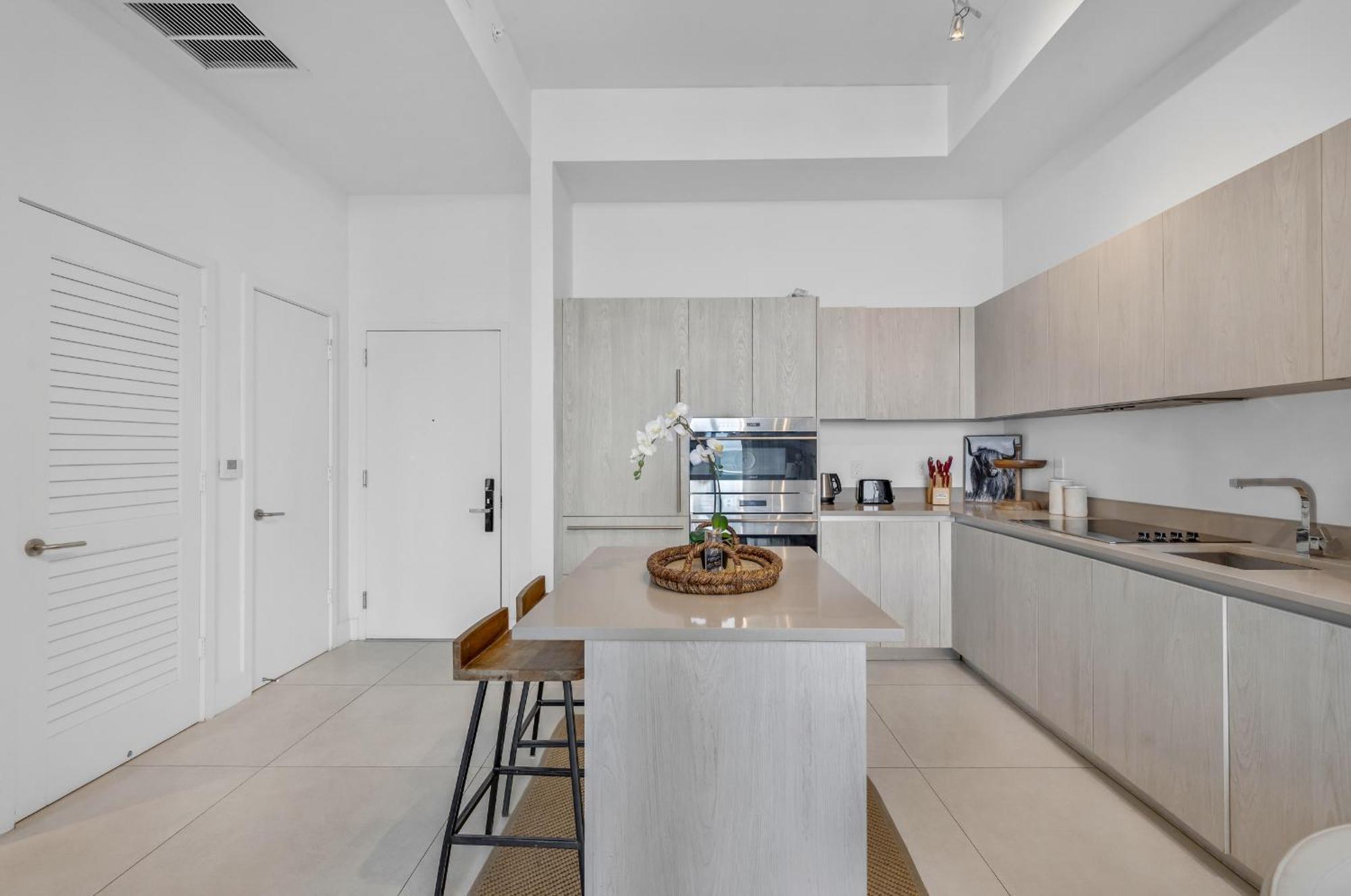 Wake Up To The Sound Of Waves In A Stylish Condo In A Luxury Resort ハリウッド エクステリア 写真