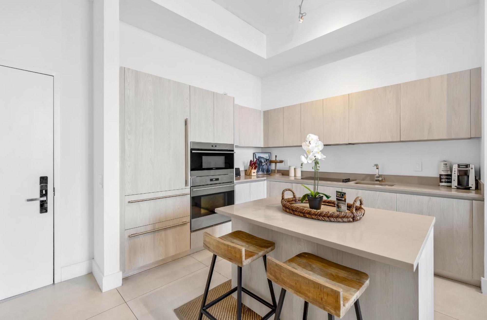 Wake Up To The Sound Of Waves In A Stylish Condo In A Luxury Resort ハリウッド エクステリア 写真